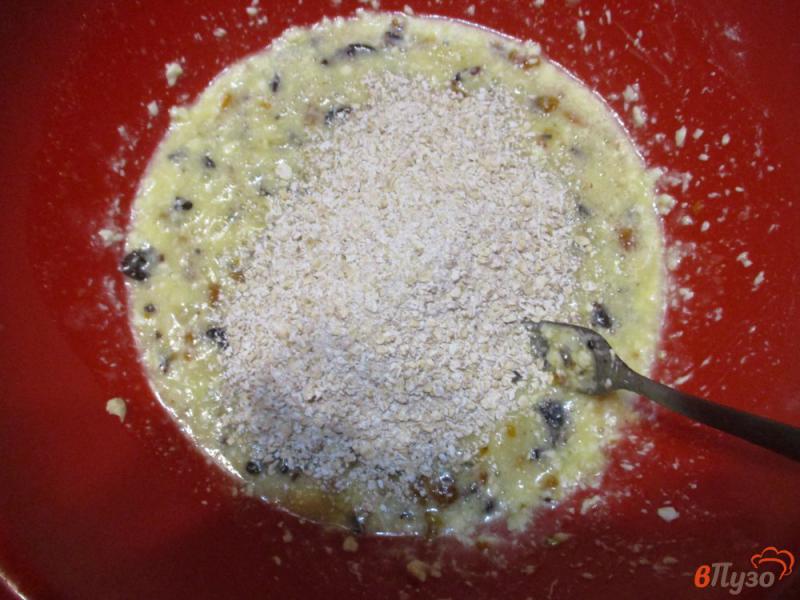 Фото приготовление рецепта: Овсяное печенье с сухофруктами шаг №7
