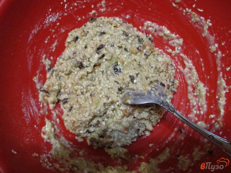 Фото приготовление рецепта: Овсяное печенье с сухофруктами шаг №8