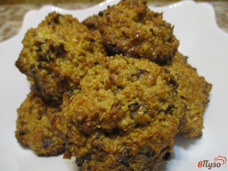 Фото приготовление рецепта: Овсяное печенье с сухофруктами шаг №10