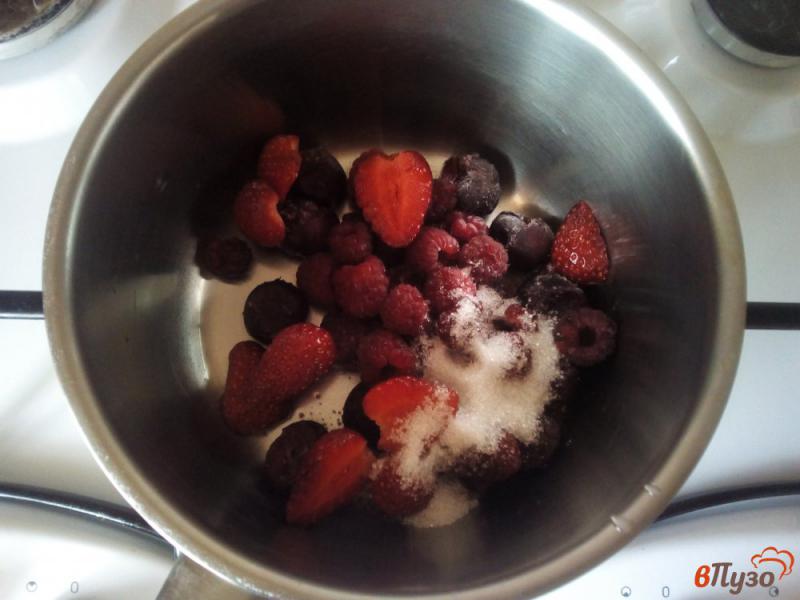 Фото приготовление рецепта: Трайфл с ягодами шаг №1