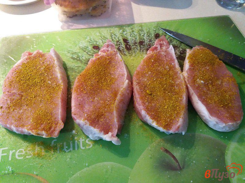 Фото приготовление рецепта: Отбивные из свинины в хмели-сунели шаг №3