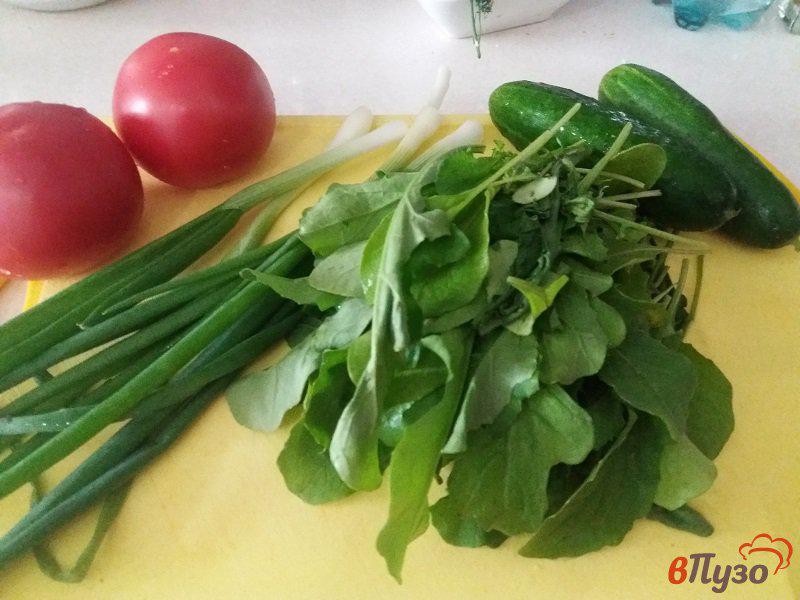 Фото приготовление рецепта: Зелёный салат с помидорами шаг №1