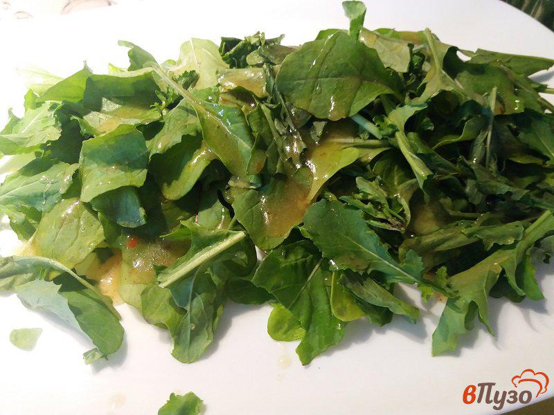 Фото приготовление рецепта: Зелёный салат с помидорами шаг №4