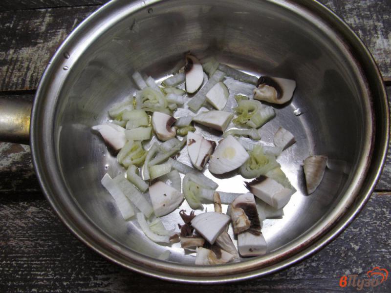 Фото приготовление рецепта: Рагу из баклажана с капустой и картофелем шаг №1