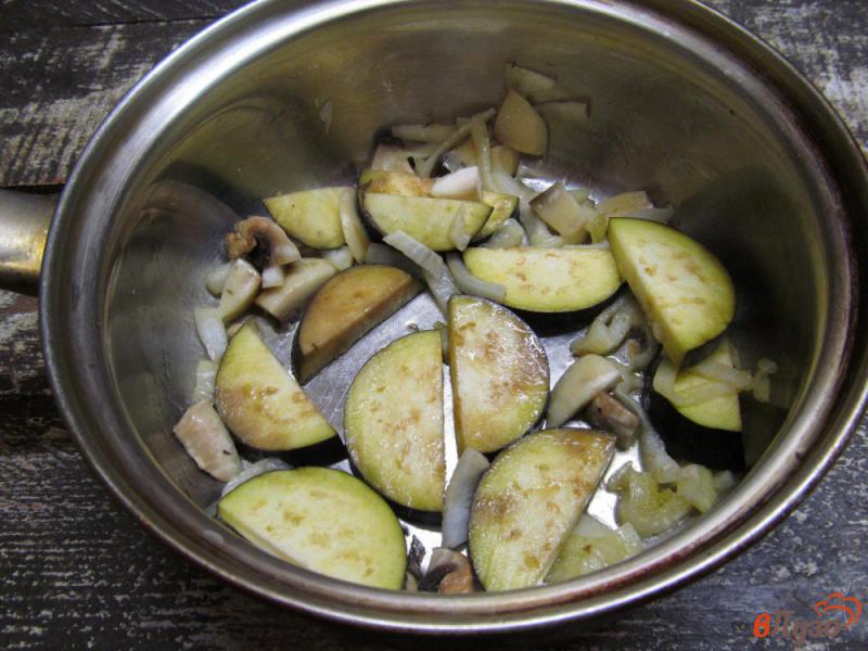 Фото приготовление рецепта: Рагу из баклажана с капустой и картофелем шаг №2