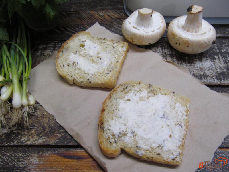 Фото приготовление рецепта: Бутерброды с жареными кабачками и грибами шаг №4