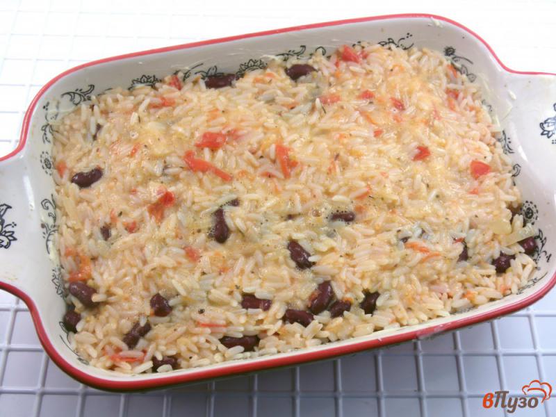 Фото приготовление рецепта: Запеканка из риса с фасолью шаг №7