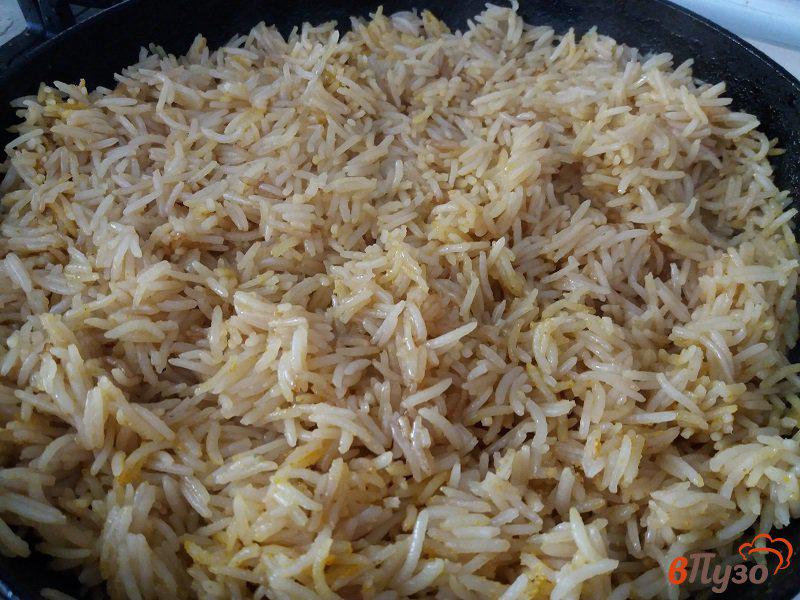 Фото приготовление рецепта: Чесночный рис на гарнир шаг №7