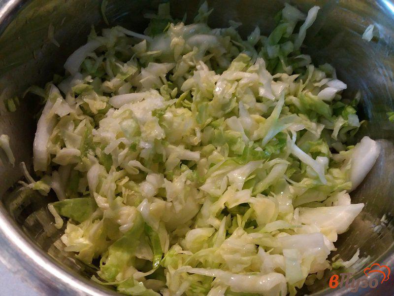 Фото приготовление рецепта: Салат «Нежный» из молодой капусты шаг №3