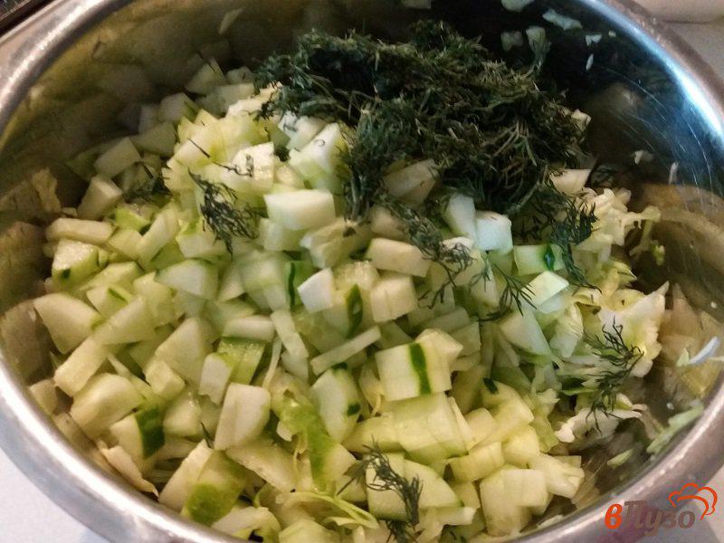 Фото приготовление рецепта: Салат «Нежный» из молодой капусты шаг №5