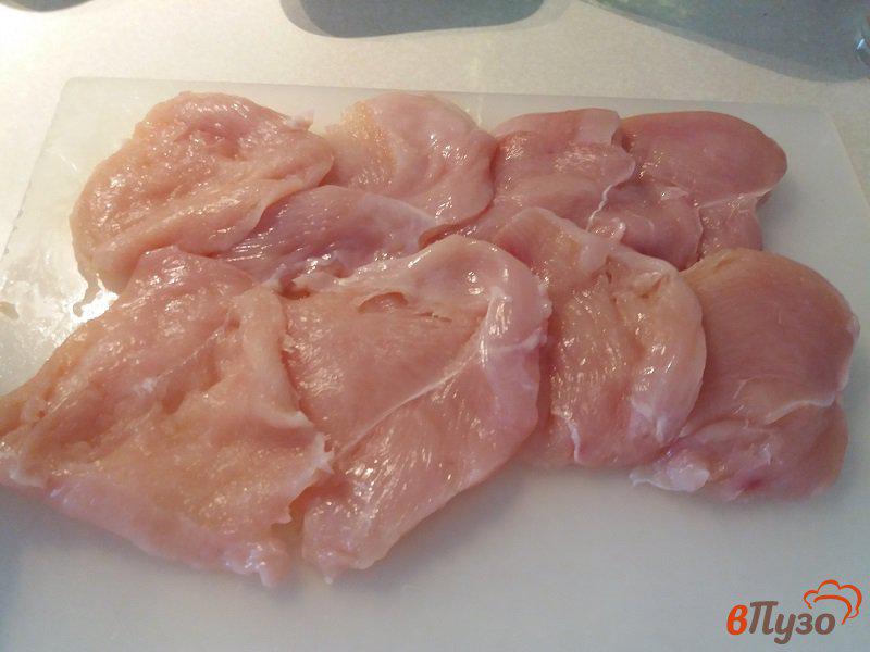 Фото приготовление рецепта: Пряные отбивные из куриного филе шаг №3