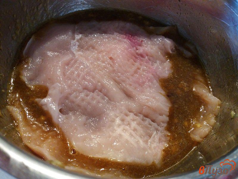 Фото приготовление рецепта: Пряные отбивные из куриного филе шаг №4