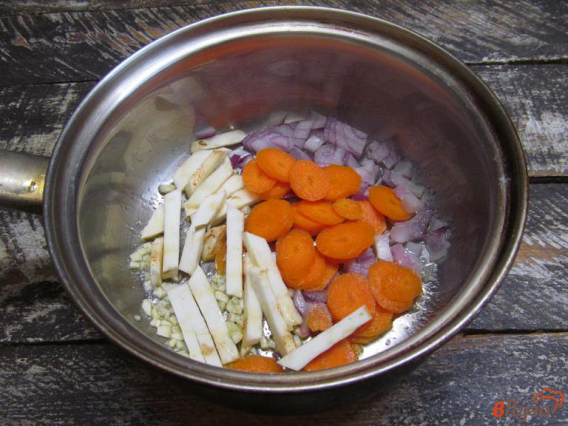 Фото приготовление рецепта: Овощное рагу с кус-кусом и холодным соусом шаг №4