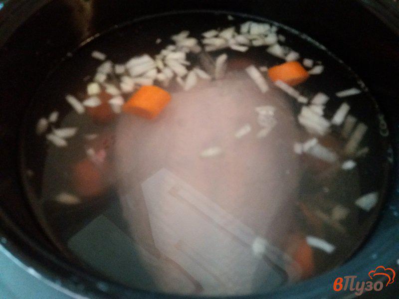 Фото приготовление рецепта: Бульон из куриной грудки шаг №3