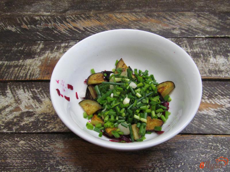 Фото приготовление рецепта: Свекольный салат с баклажаном шаг №4