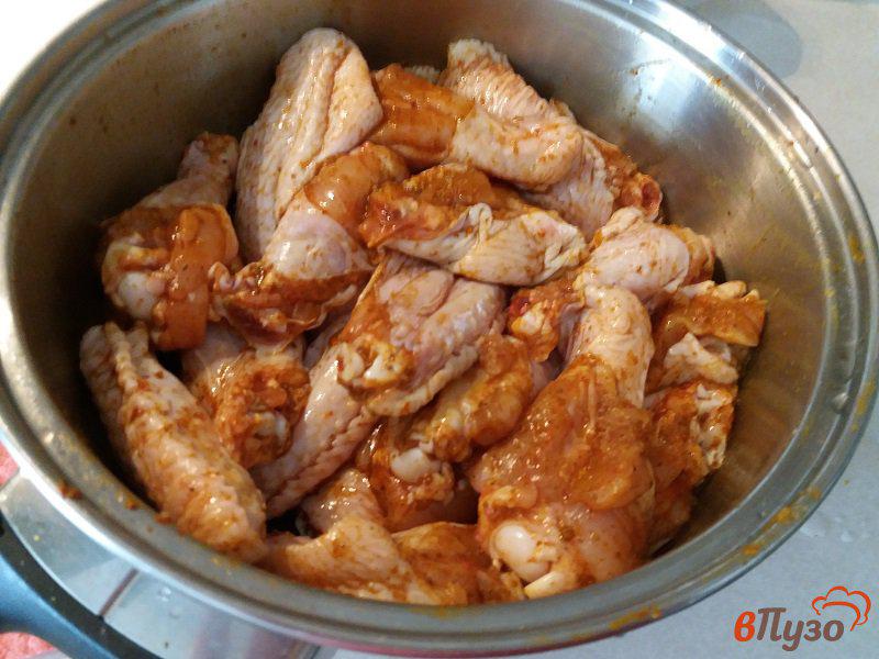 Фото приготовление рецепта: Куриные крылья барбекю шаг №4