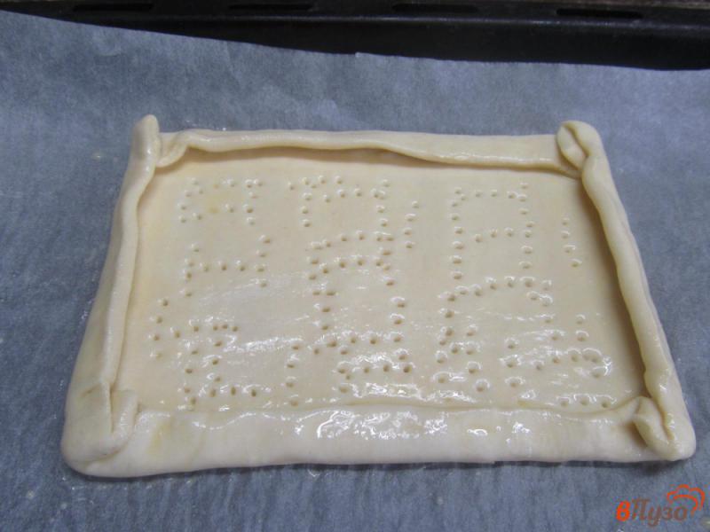 Фото приготовление рецепта: Слоеный пирог с малиной шаг №2