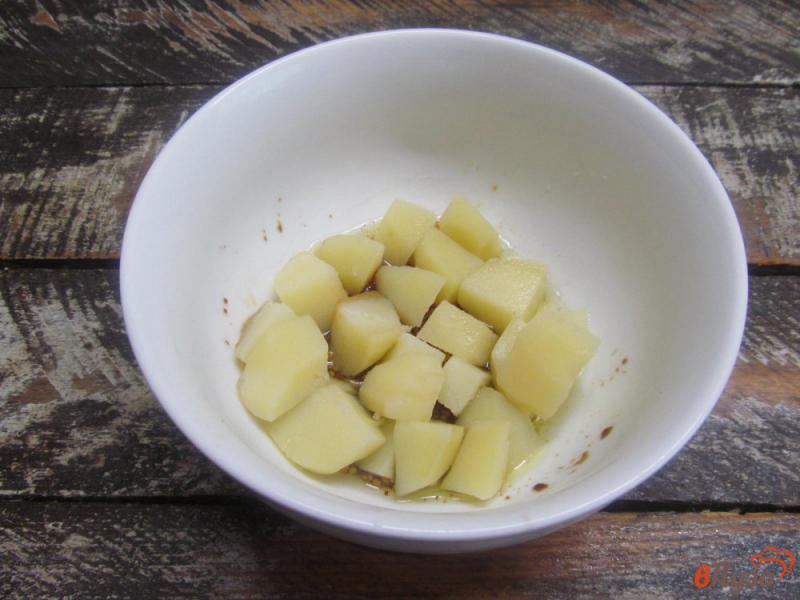 Фото приготовление рецепта: Салат из картофеля с рукколой шаг №4