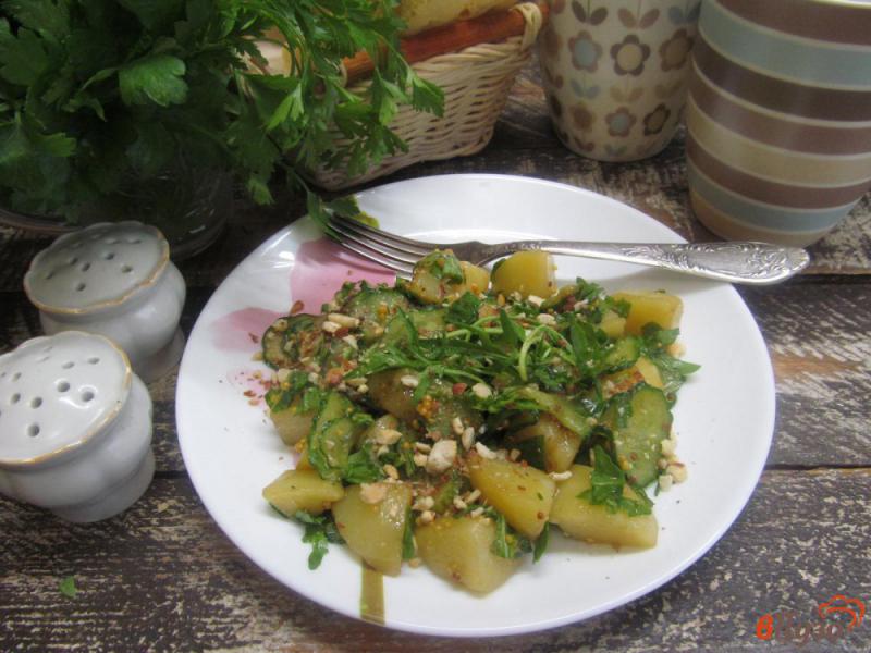 Фото приготовление рецепта: Салат из картофеля с рукколой шаг №7