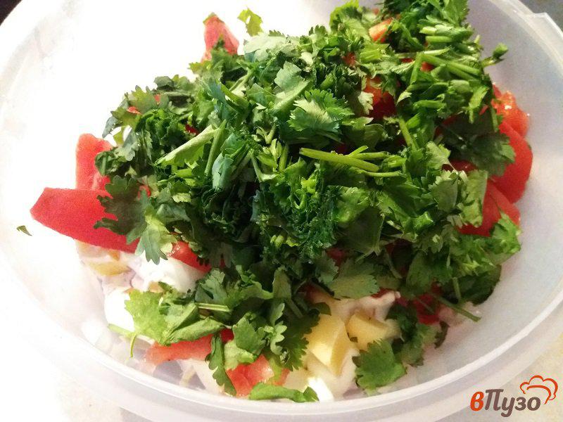 Фото приготовление рецепта: Салат из куриного филе с кинзой шаг №2