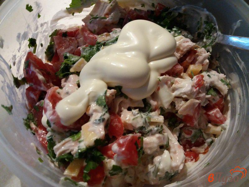 Фото приготовление рецепта: Салат из куриного филе с кинзой шаг №3