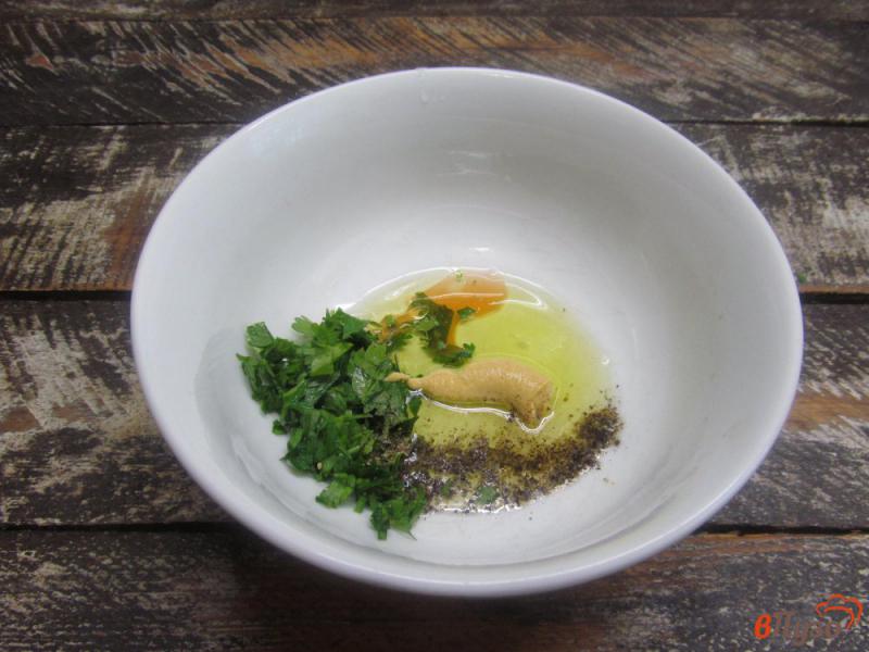 Фото приготовление рецепта: Салат из макарон с вялеными оливками и помидором шаг №1
