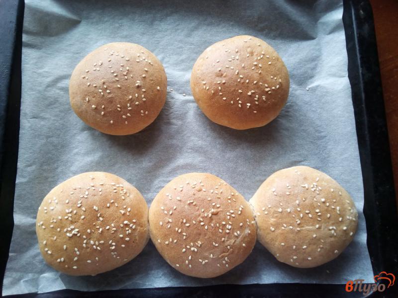 Фото приготовление рецепта: Булочки для гамбургеров на ржаной муке шаг №7