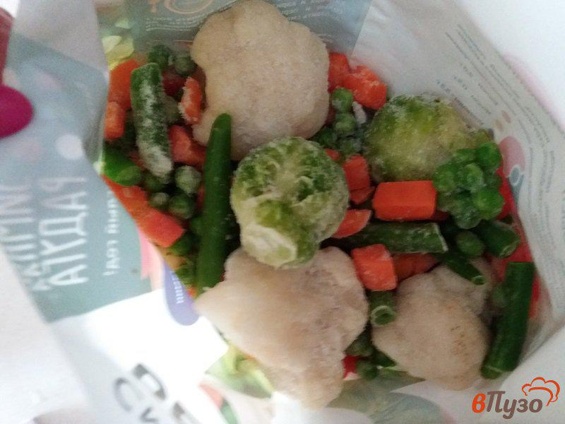 Фото приготовление рецепта: Куриный суп с овощами и пастой шаг №2