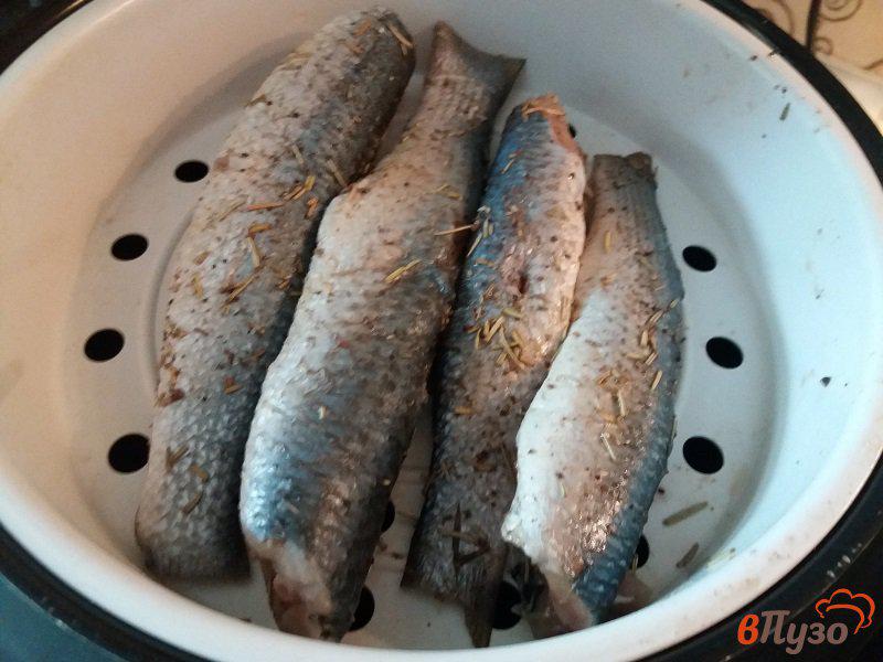 Фото приготовление рецепта: Рыба кефаль на пару с  апельсиновым соусом шаг №3