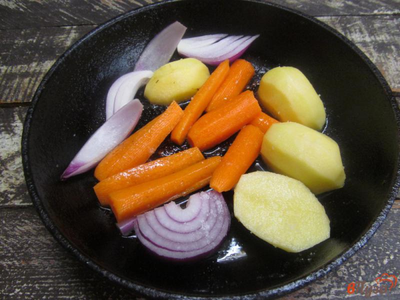 Фото приготовление рецепта: Свиное ребро с овощами шаг №3