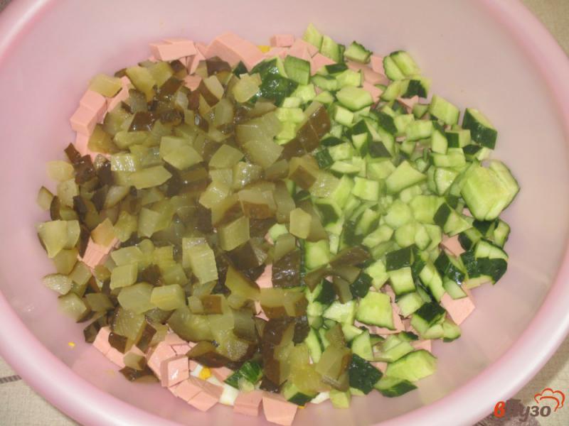 Фото приготовление рецепта: «Оливье» с солеными и свежими огурцами шаг №3