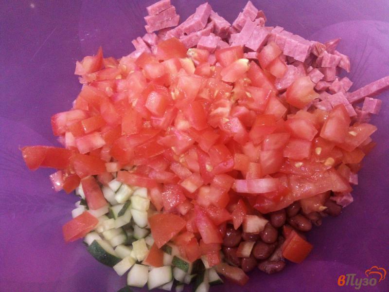 Фото приготовление рецепта: Грибной салат с овощами и колбасой шаг №6