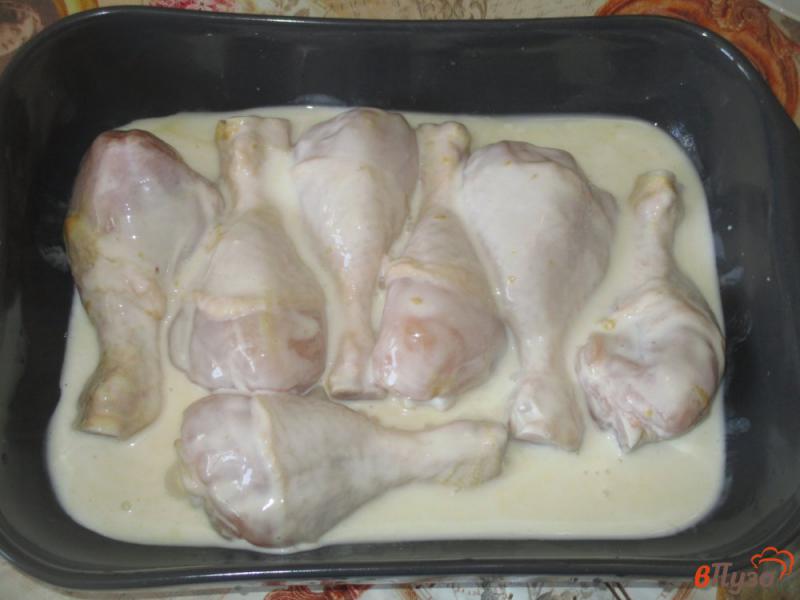 Фото приготовление рецепта: Куриные ножки томленые в кефире шаг №4