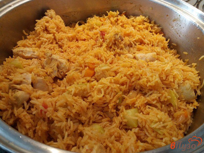Фото приготовление рецепта: Рис с овощами и куриным филе шаг №13