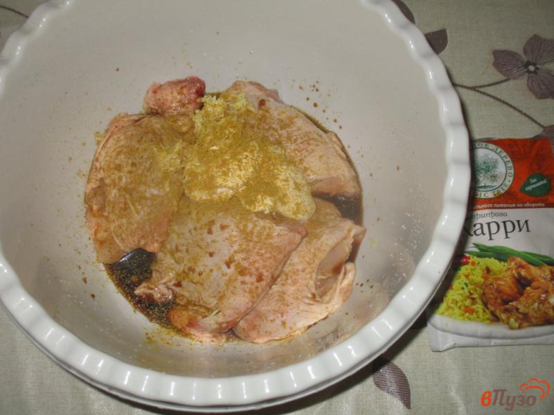 Фото приготовление рецепта: Куриные бедра с карри и соевым соусом на сковороде шаг №1