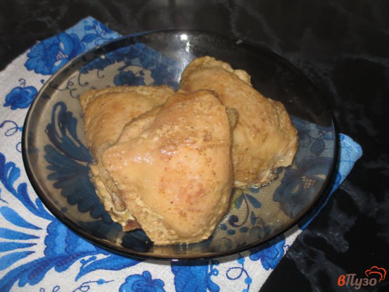Фото приготовление рецепта: Куриные бедра с карри и соевым соусом на сковороде шаг №4