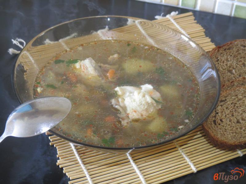 Фото приготовление рецепта: Куриный суп с грибами и паприкой шаг №4