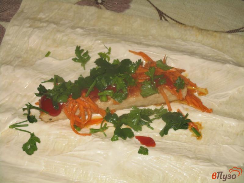 Фото приготовление рецепта: Конвертики из лаваша с чевапчичи и морковью по-корейски шаг №3