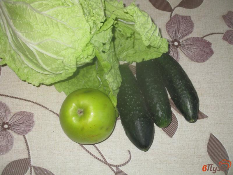 Фото приготовление рецепта: Салат «Зеленый» с яблоком шаг №1