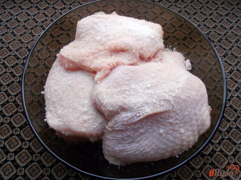 Фото приготовление рецепта: Куриные бедра на мангале шаг №2