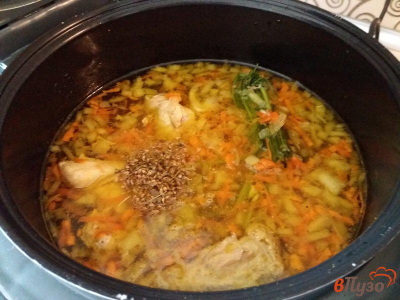 Фото приготовление рецепта: Куриный суп с рисом шаг №5