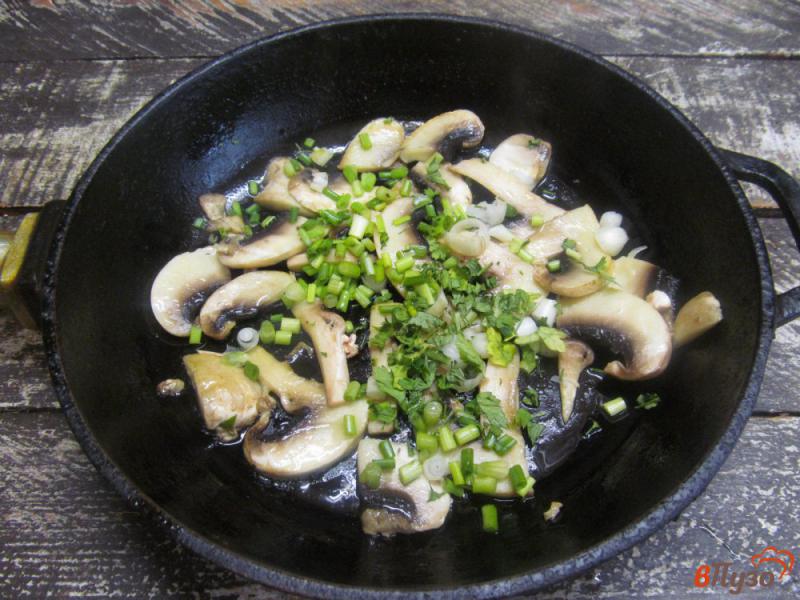 Фото приготовление рецепта: Лепешки с начинкой из грибов и сосисок шаг №1