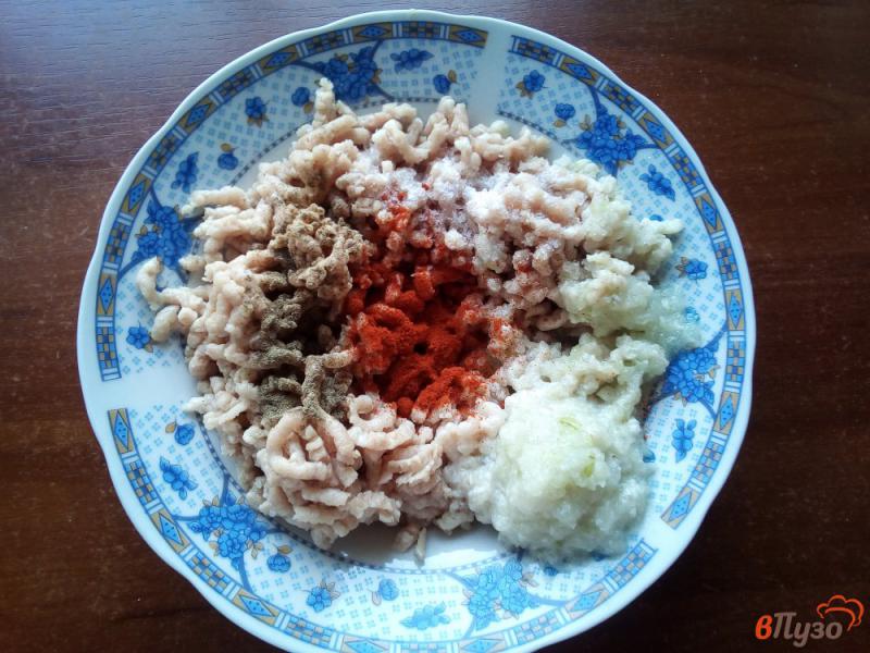 Фото приготовление рецепта: Запеканка из риса и кабачка с мясными шариками шаг №5