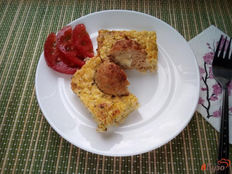 Фото приготовление рецепта: Запеканка из риса и кабачка с мясными шариками шаг №9