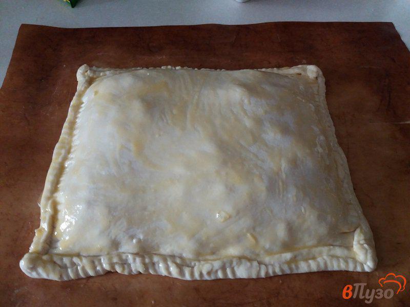 Фото приготовление рецепта: Пирог с сыром,  яйцом и зелёным луком шаг №8