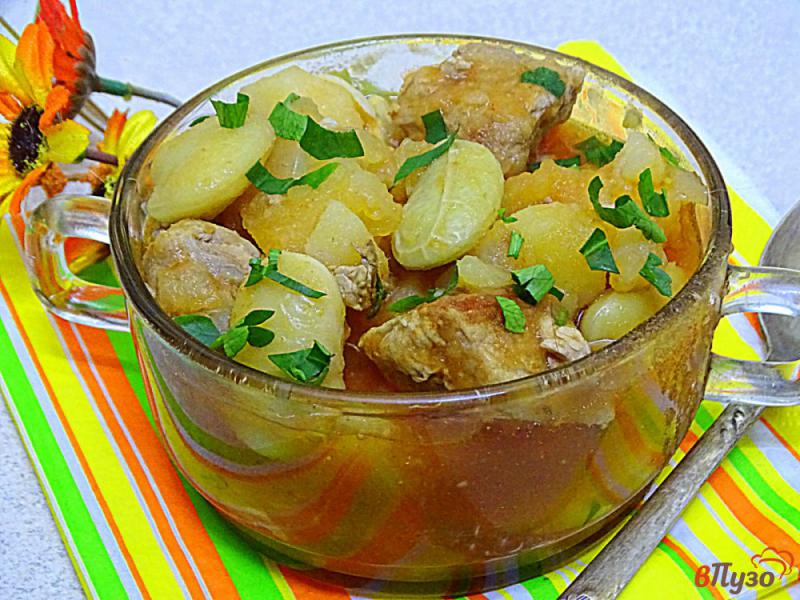 Фото приготовление рецепта: Жаркое со свининой, картофелем и фасолью шаг №8