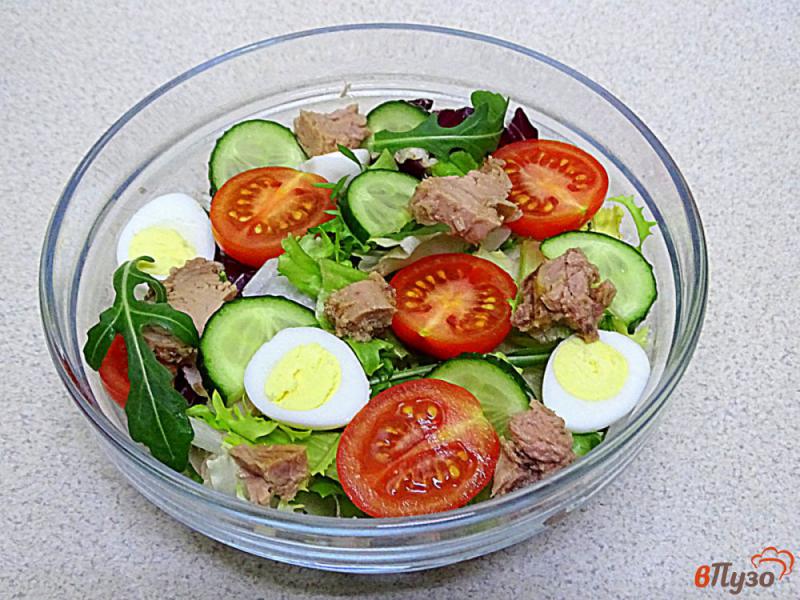 Фото приготовление рецепта: Салатный микс с тунцом и овощами шаг №5