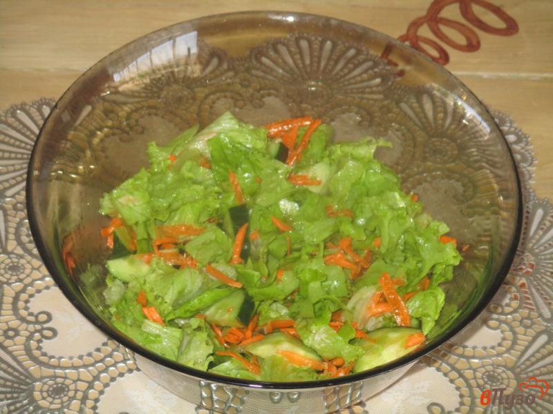 Фото приготовление рецепта: Овощной салат с огурцом и морковью шаг №4