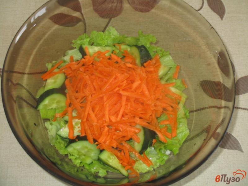 Фото приготовление рецепта: Овощной салат с огурцом и морковью шаг №3