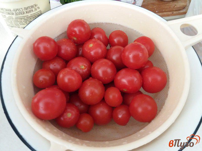 Фото приготовление рецепта: Расплющенный салат из помидор черри шаг №1